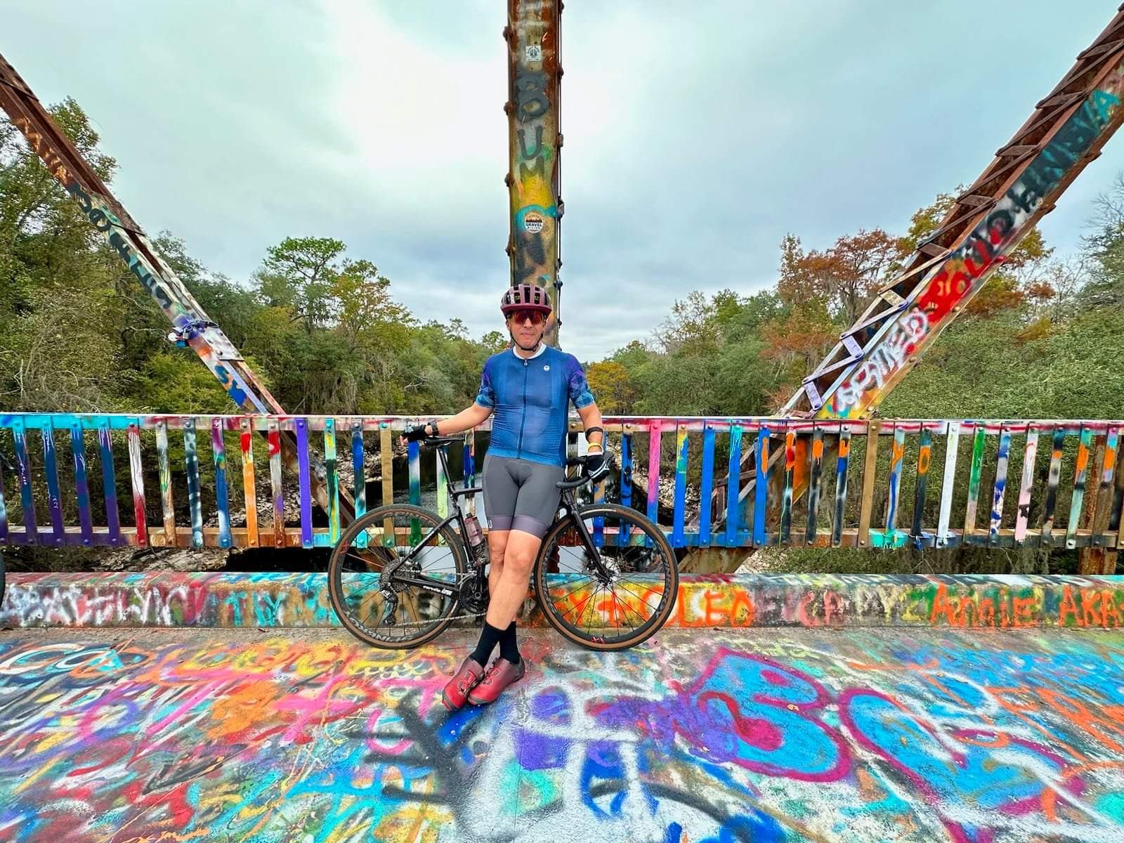 Grit_Gravel_and_Roll_Cargo_Bibs
